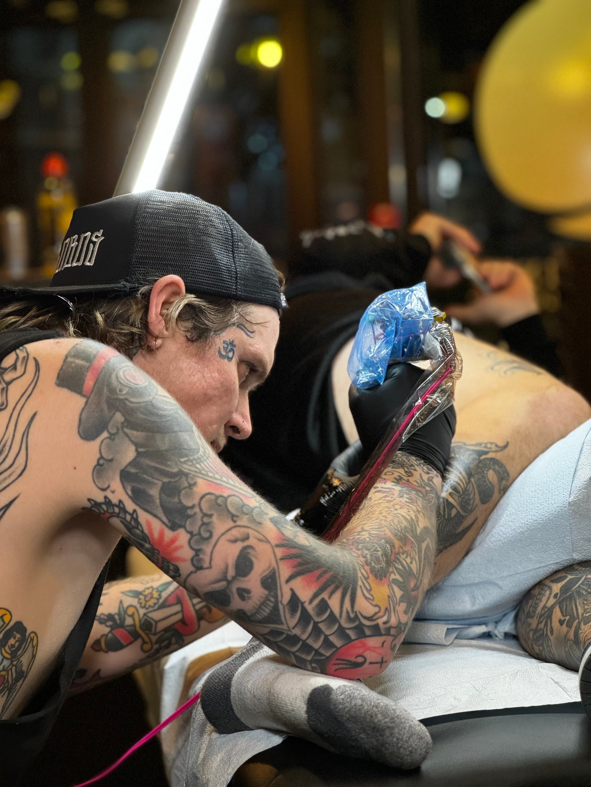 Portrait de Dilly Strange — Laughing Duck Tattoo