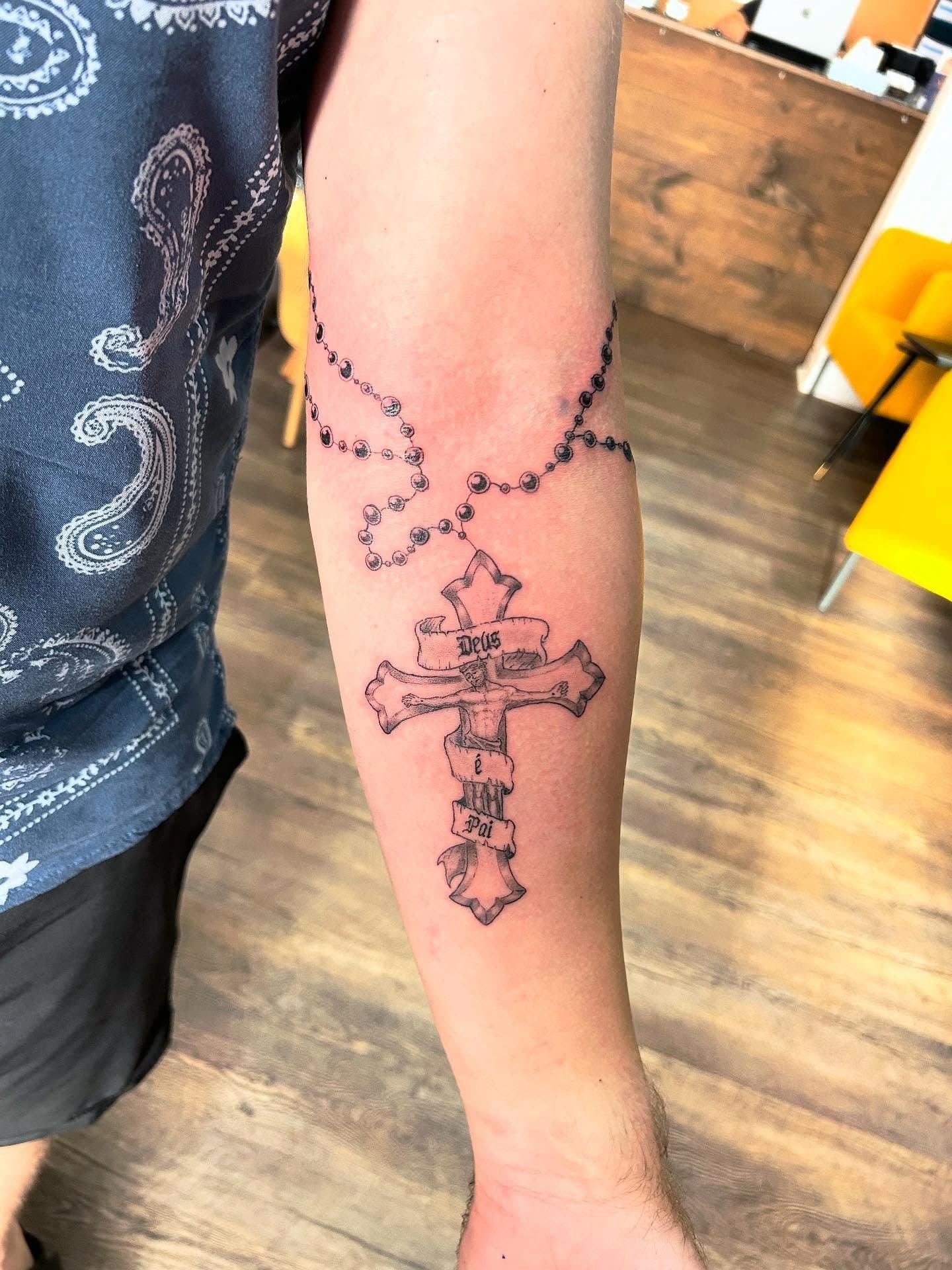 Cross & Rosary ✝️ Something different for my brother Daniel 🙏🏼 #crosstattoo #jesustattoo #rosarytattoo #hamiltontattoo #armtattoo #hamilton #hamiltonontario