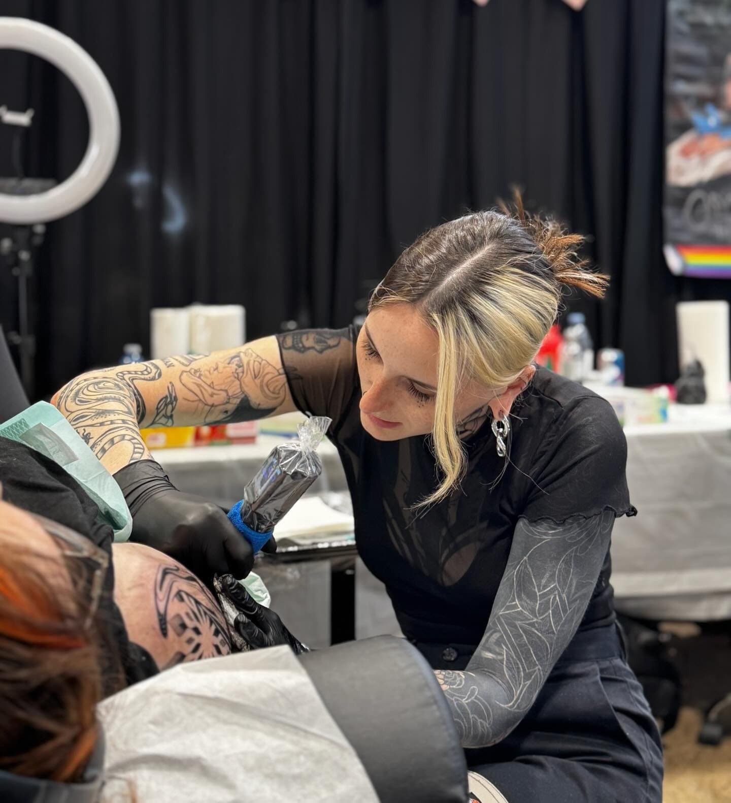 ⟡ More pics from @nixtattooshow lovely to meet all of you! ⟡ ⟡ 12 ear tattoos in just the first day… y’all are amazing! thank you thank you thank y