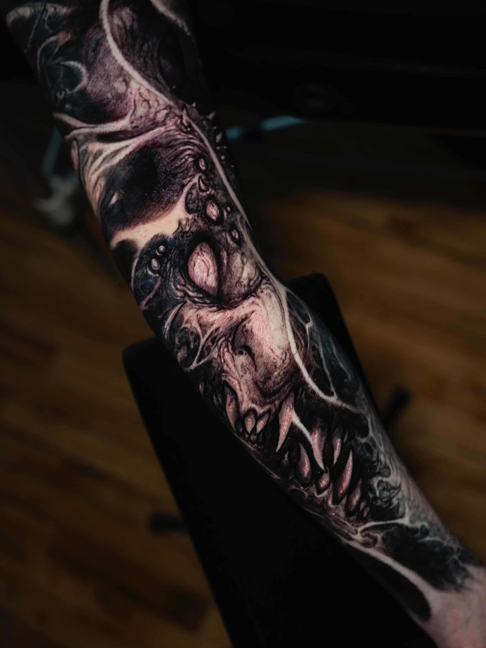 Dark sleeve by Gni at Archive Ottawa