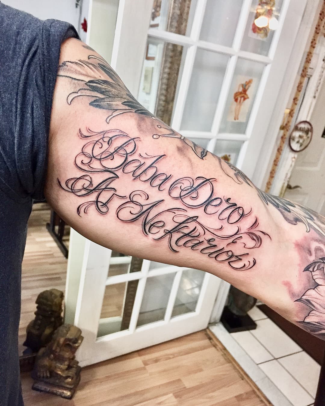 CUSTOM LETTERING