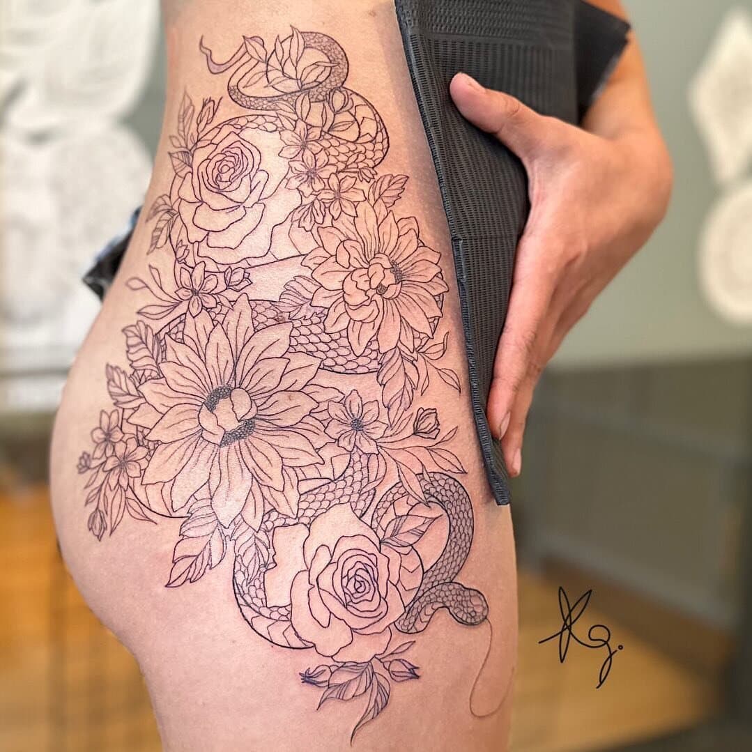 Delicate florals by @kayliesgraphicink
.
.
.
.
#yyc #yyctattoo #yycink #floraltattoo #tattoo #tattooart #singleneedle ##finelinetattoo