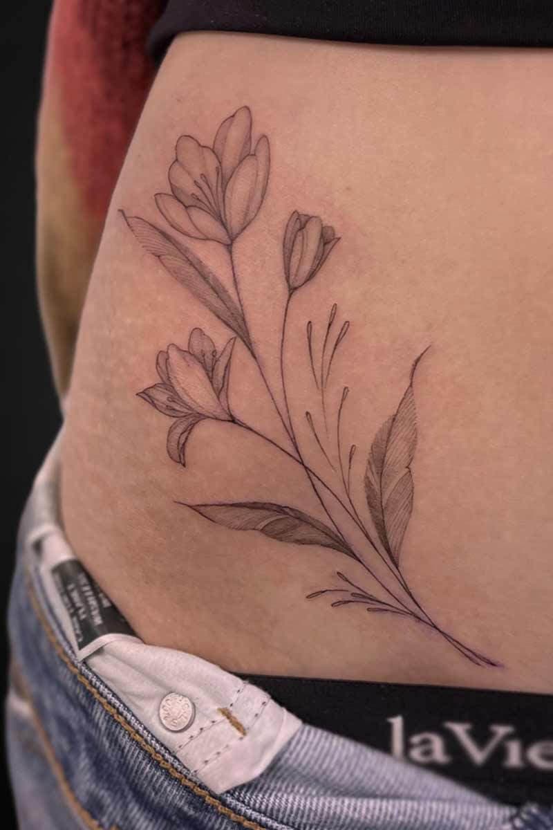 fineline-tattoo-tulips=leaves