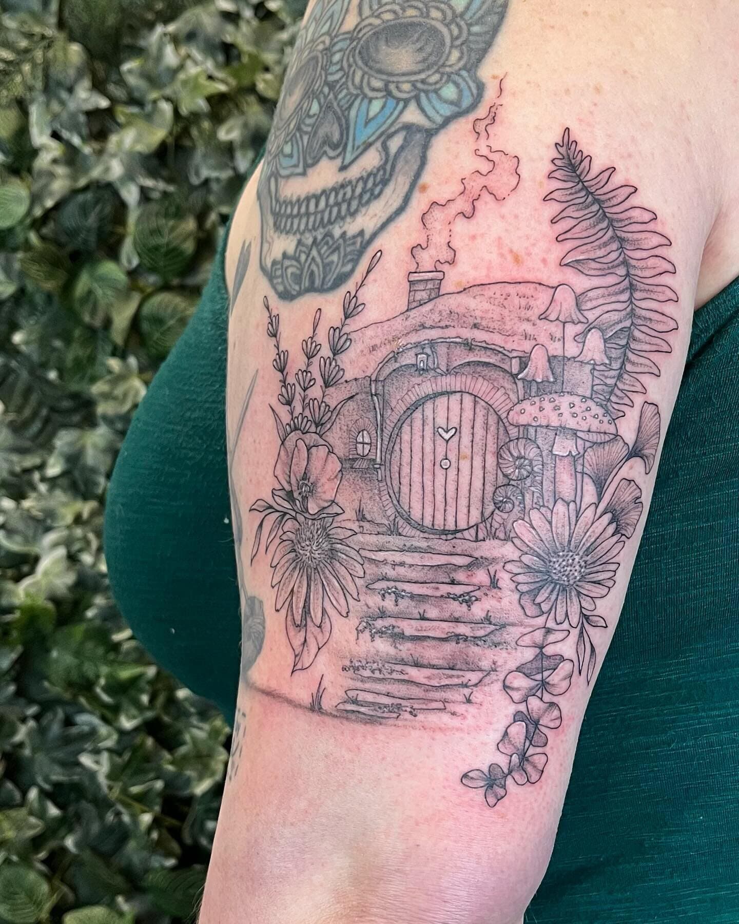 Hobbit house done by Alex! She’d love to work with you! 💕
If you’d like to book an appointment with us please head over to our website (link in bio). We’ll get back to you to get references and any other information we’ll n