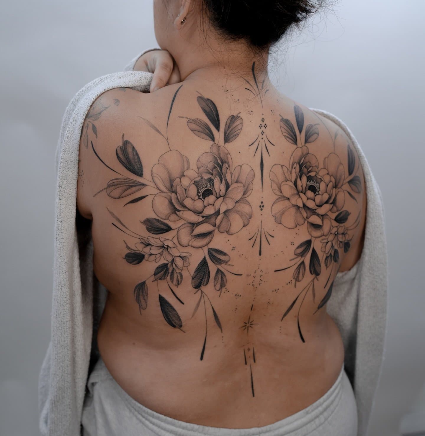 Back tattoo created for my beautiful client Jennifer! I so enjoyed our sessions together! We created this in two appts altogether. ✿