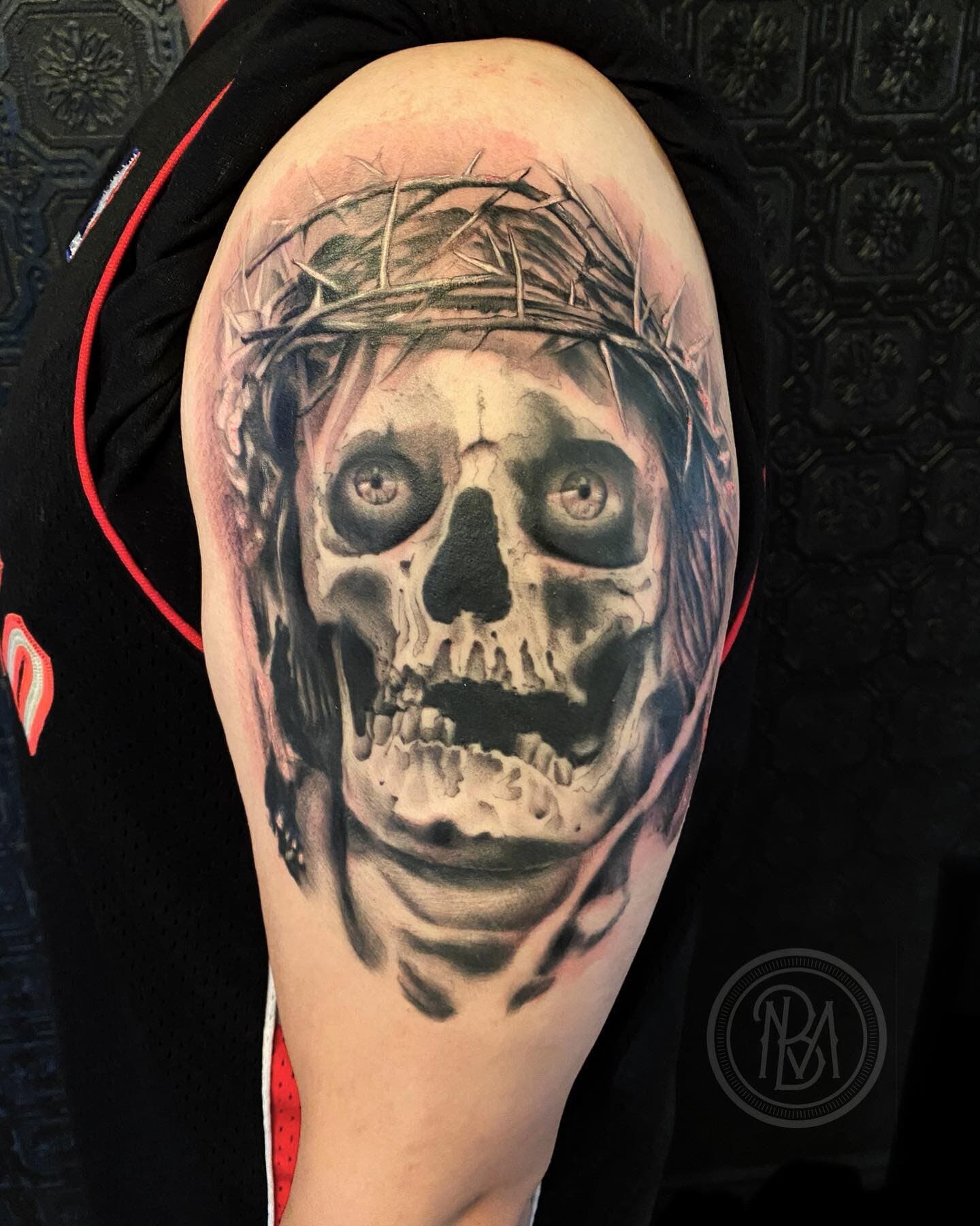 Skull jesus by @alveno_tattoo
.
.
.
.
.
#toronto
#2020 #tattoos2020 #ink #matchboxtattoo #market707 #toronto #torontotattooshops #queenstreetwest #parkdale #dufferin #torontotattoos #dundaswest #torontoinknews #kensingtonmarkettoronto #torontoart #