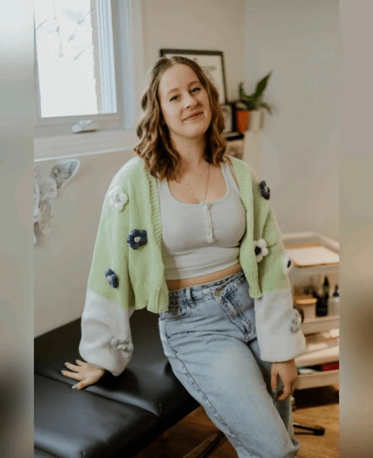 Stéphanie, artiste tatoueuse au Studio Cryptide