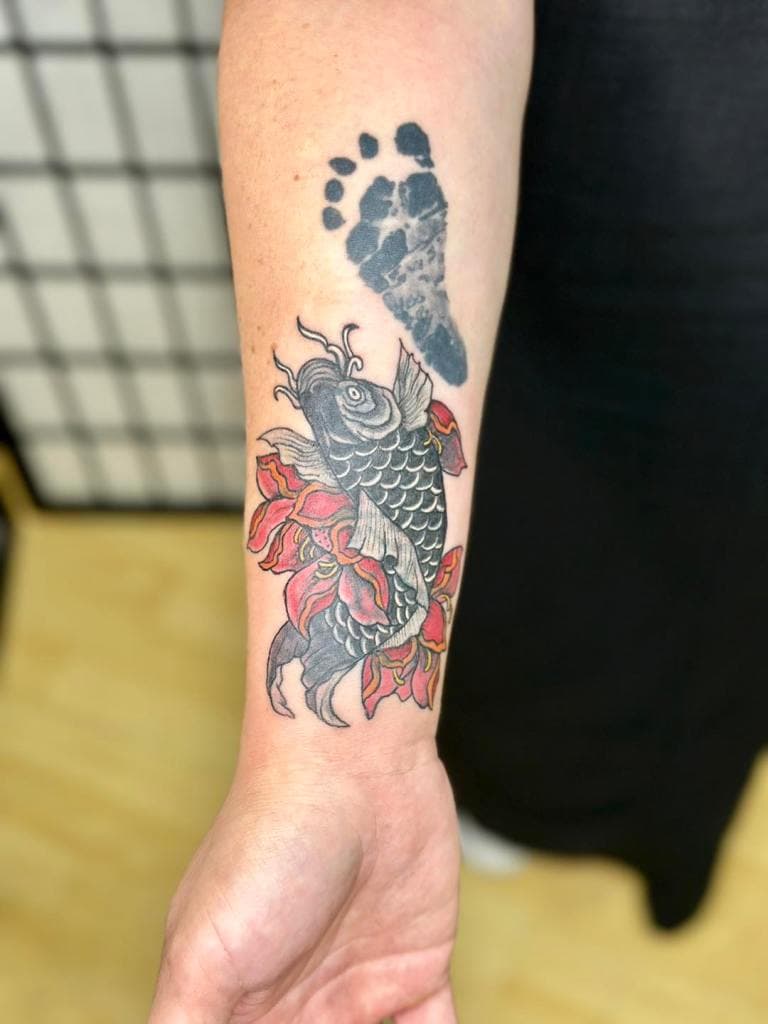 New West female hand tattoos