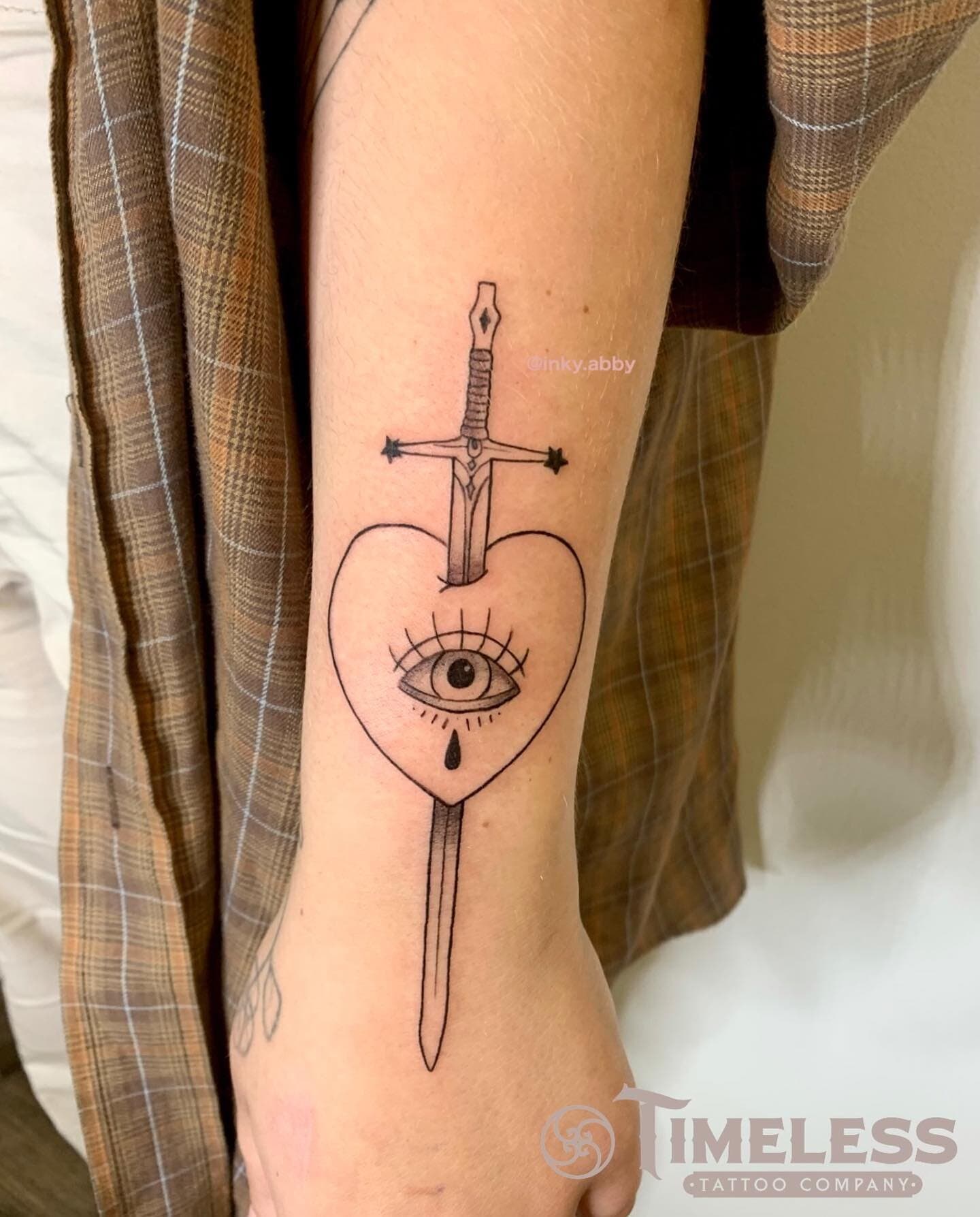 Sword piece for @chloexella_ 🤍 • @timeless_tattoo_company #durhamtattoo #swordtattoo #whitbytattoos #torontotattoo